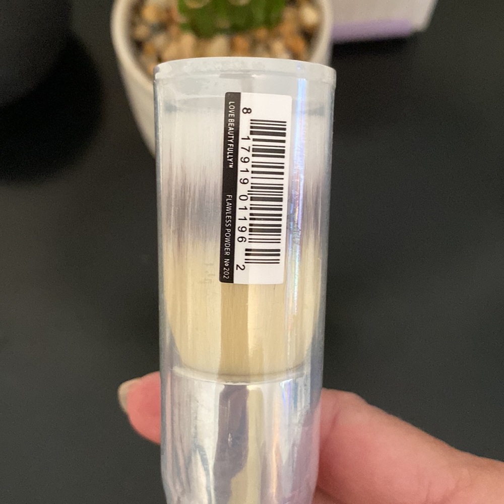 π It Powder Brush - Picture 3 of 5